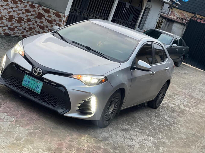 2017 TOYOTA COROLLA PRCE: #8,000,000